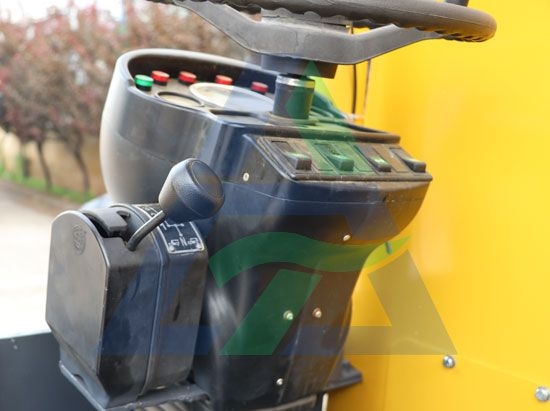 uk-18地下運(yùn)礦車(chē)